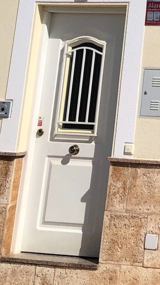 Puerta exterior blanca lacada