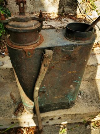 Pulverizador antigo de cobre