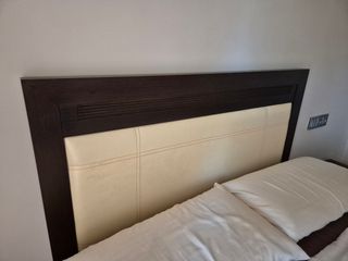 Cabecero cama, mesitas, muebles.