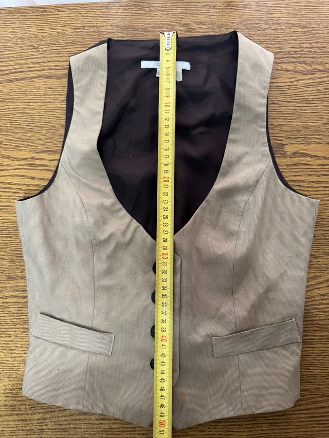 Chaleco Zara beige y marrón