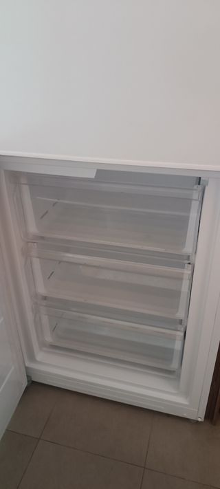 Nevera combi blanca EAS Electric