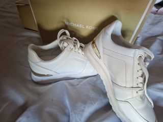 Zapatillas semi nuevas Michael kors