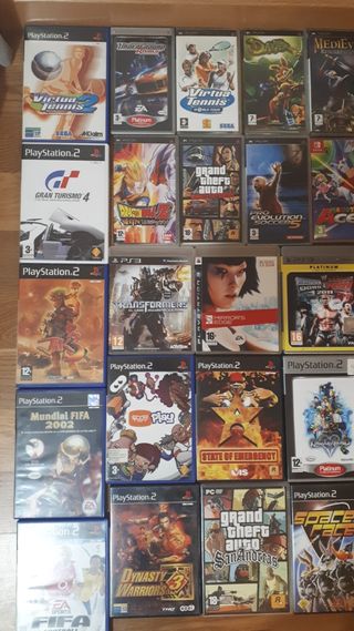 38 cajas PlayStation 2 3