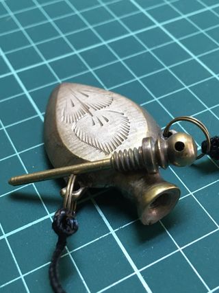 Esenciero antiguo metal