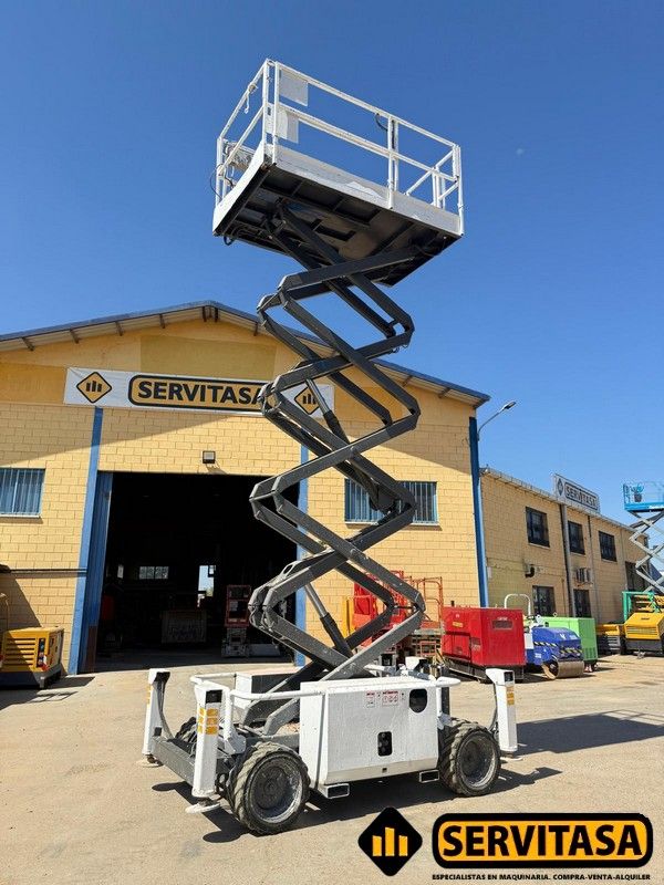 PLATAFORMA ELEVADORA SKYJACK SJ6832RT