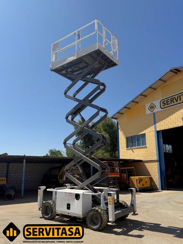 PLATAFORMA ELEVADORA SKYJACK SJ6832RT