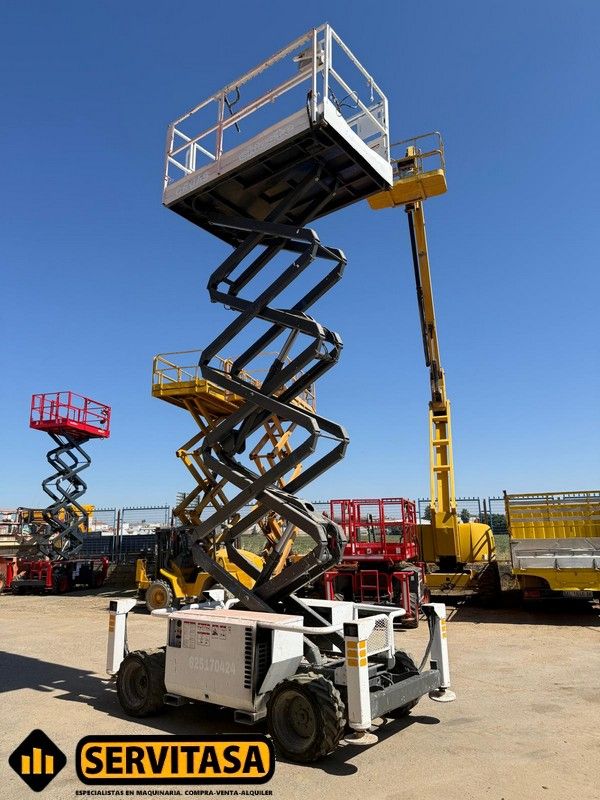PLATAFORMA ELEVADORA SKYJACK SJ6832RT