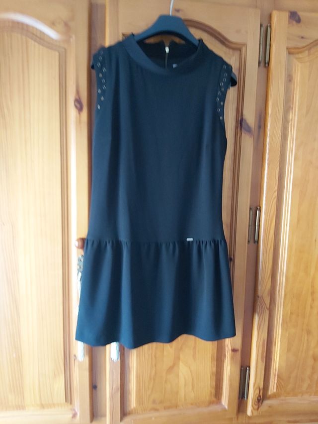 Vestido negro Fórmula Joven