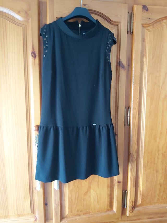 Vestido negro Fórmula Joven