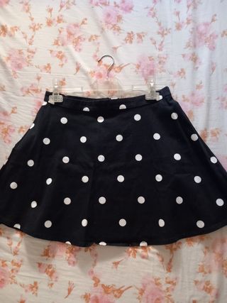 Falda negra lunares 