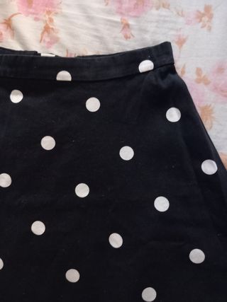 Falda negra lunares 