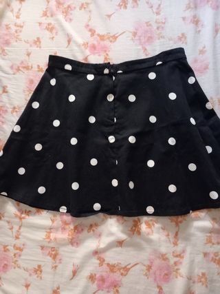 Falda negra lunares 