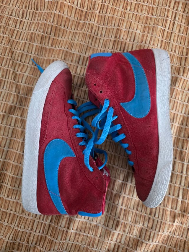 Zapatillas Nike Blazer Mid Suede rojas y azules