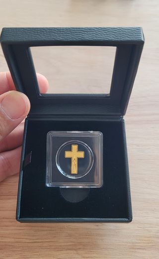 Moneda oro 999 CRUZ Chad 2025 24K en su estuche