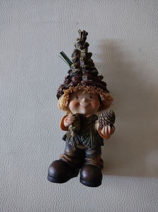 Folletto con cappello a pigna