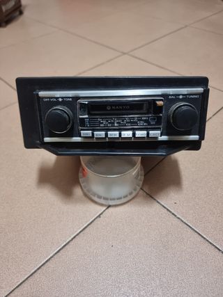 Radio coche Sanyo antigua