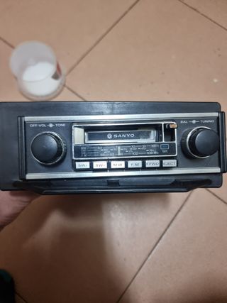 Radio coche Sanyo antigua