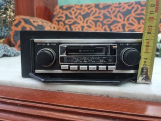Radio coche Sanyo antigua