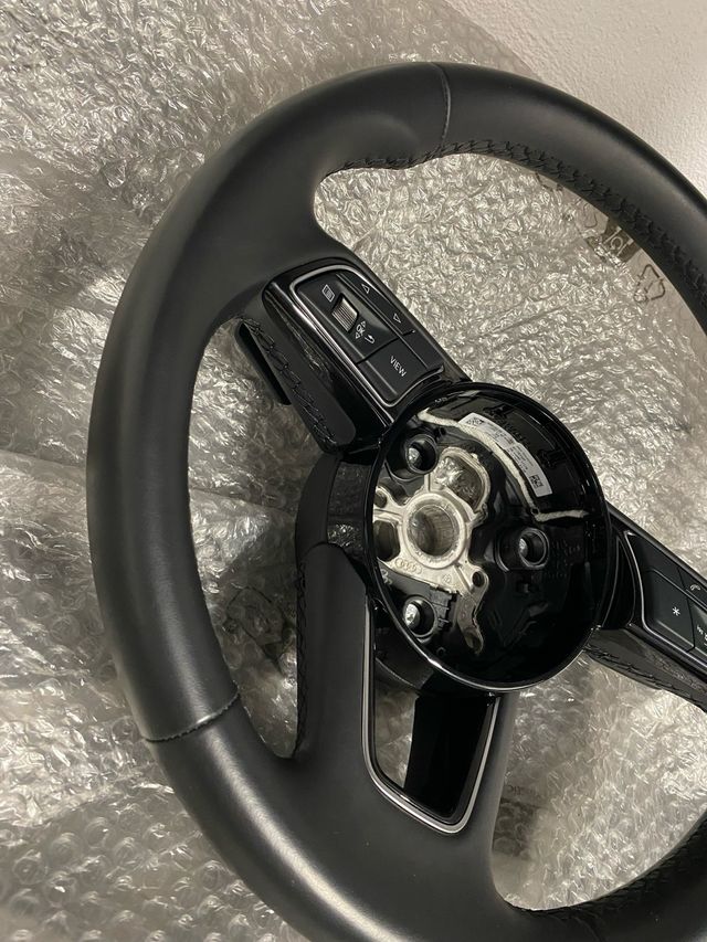Volante Audi a1 a3 a4 a5 q2 q5 pelle e paddle