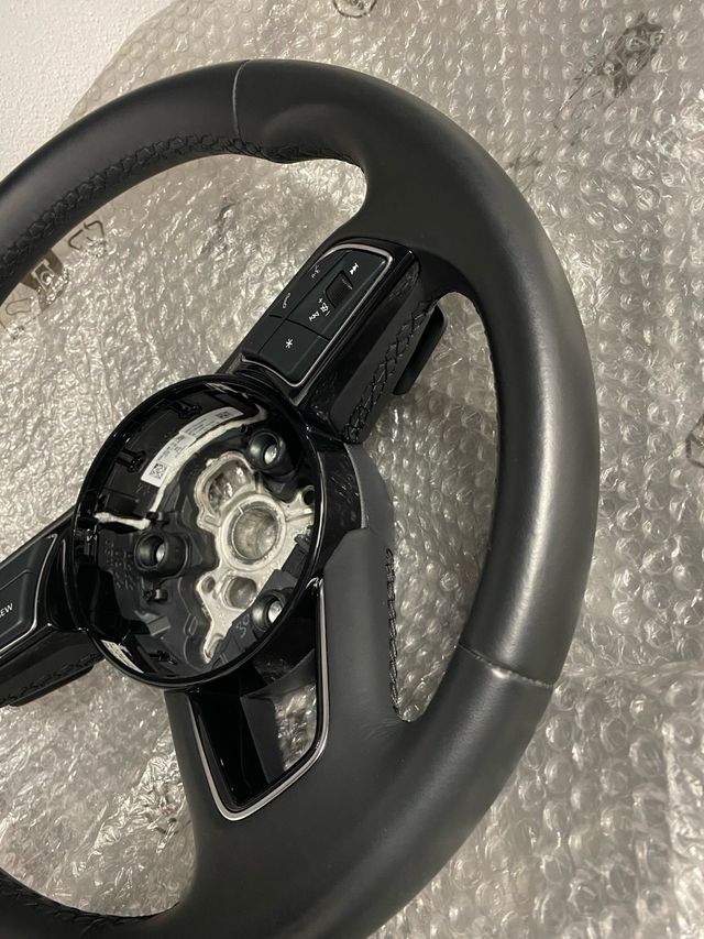 Volante Audi a1 a3 a4 a5 q2 q5 pelle e paddle