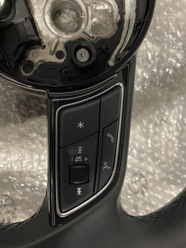 Volante Audi a1 a3 a4 a5 q2 q5 pelle e paddle