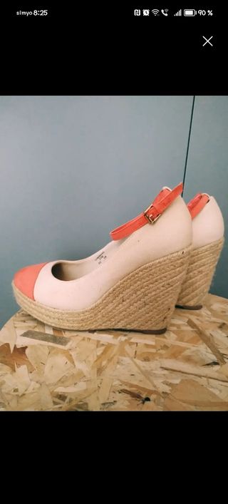 Cuñas Stradivarius beige-naranja 38