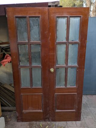 Puerta doble hoja madera con cristales vidriera
