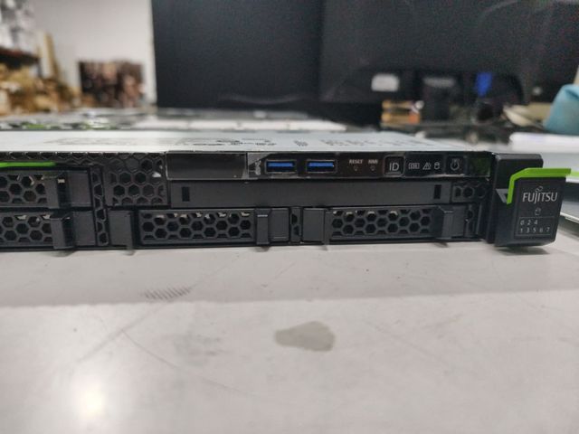 Fujitsu RX2530 M5 32GB/960GB SSD