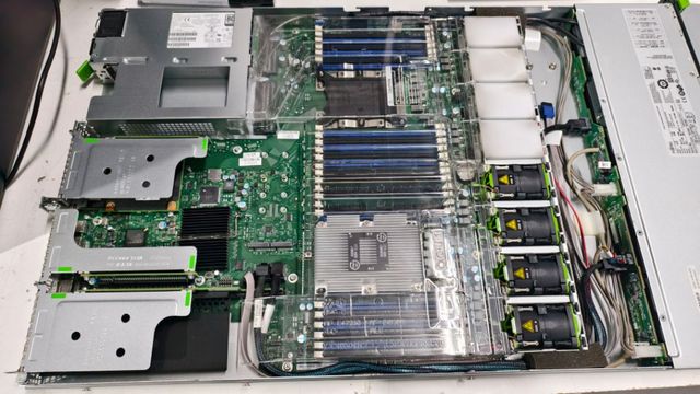 Fujitsu RX2530 M5 32GB/960GB SSD