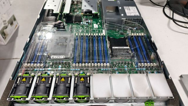 Fujitsu RX2530 M5 32GB/960GB SSD