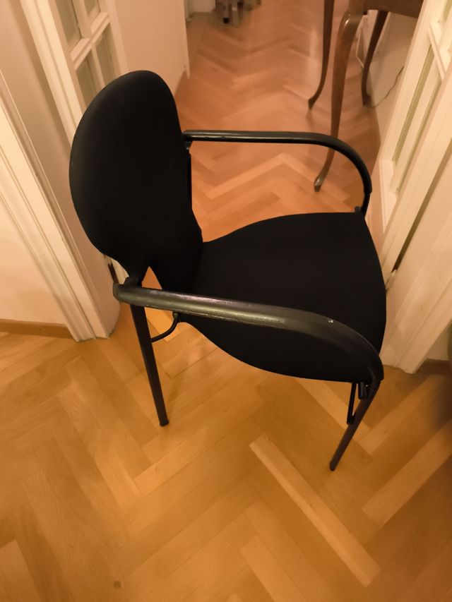 Silla negra metalica