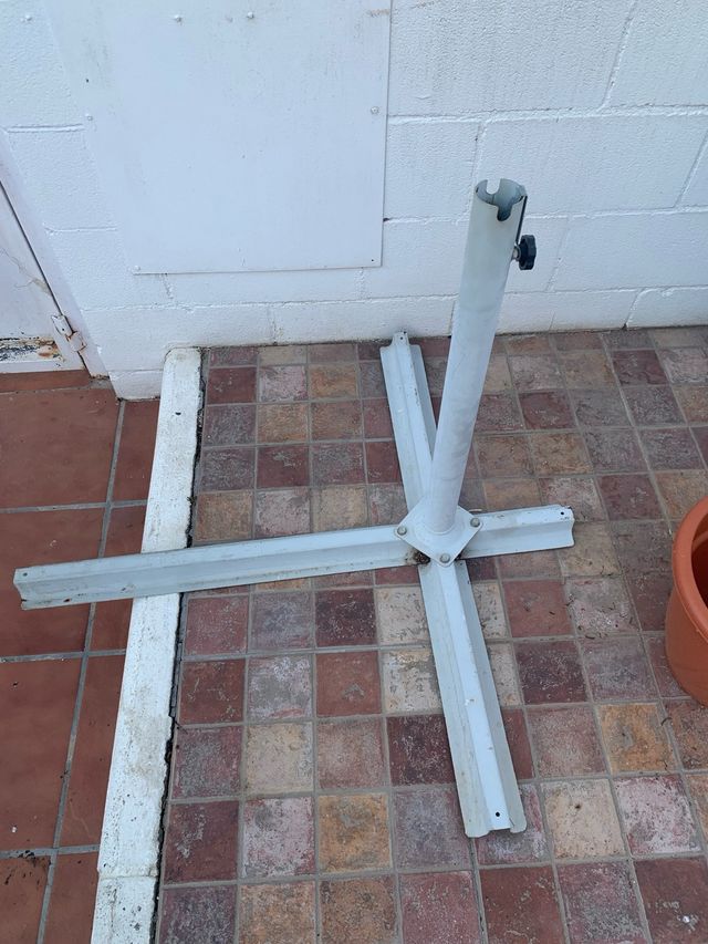 Base blanca sombrilla - metal. Leer descripción. 
