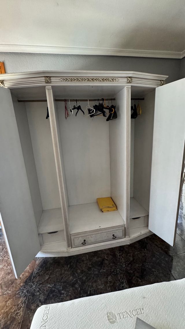 Armario madera blanco-marrón