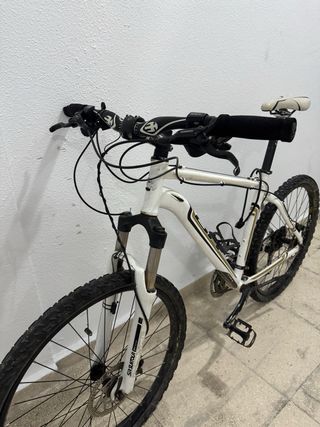 Bicicleta BH montaña blanca