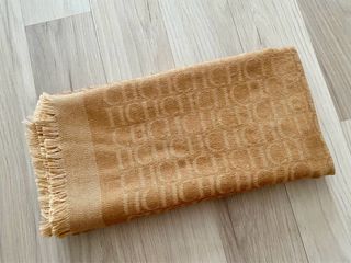 Chal Carolina Herrera beige
