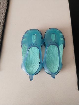 Sandalias niña azules-verdes talla 23.
