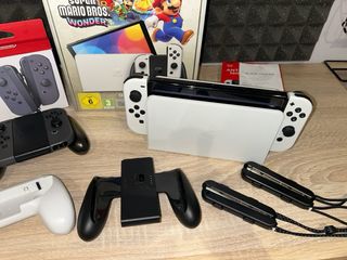 Nintendo Switch OLED + Super Mario Bros Wonder
