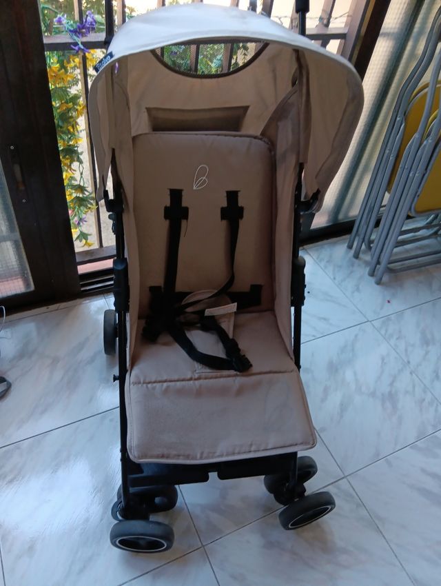 Silla paseo bebé ligera,máximo 15 kilos.