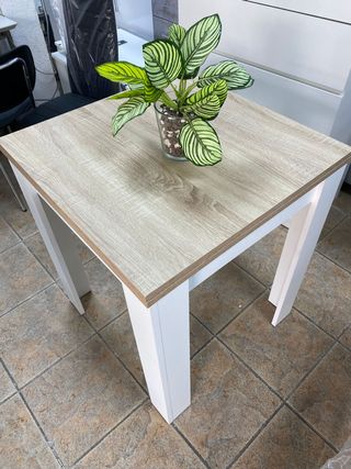 MESA EXTENSIBLE DE COMEDOR BLANCA Y BEIGE