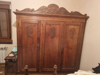 Dormitorio antiguo de madera de Castaño.