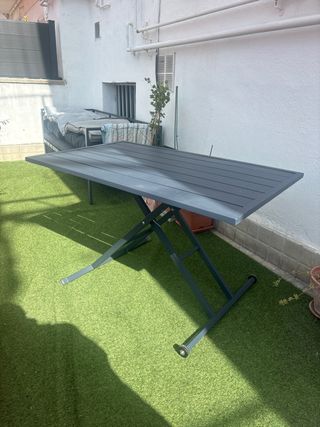 Mesa exterior abatible gris metal para jardin
