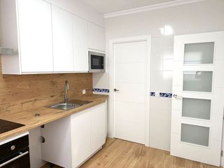 Casa adosada en alquiler en Gines