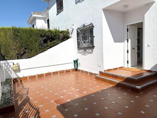 Casa adosada en alquiler en Gines