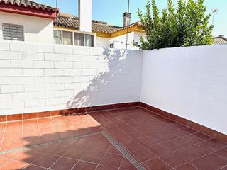 Casa adosada en alquiler en Gines