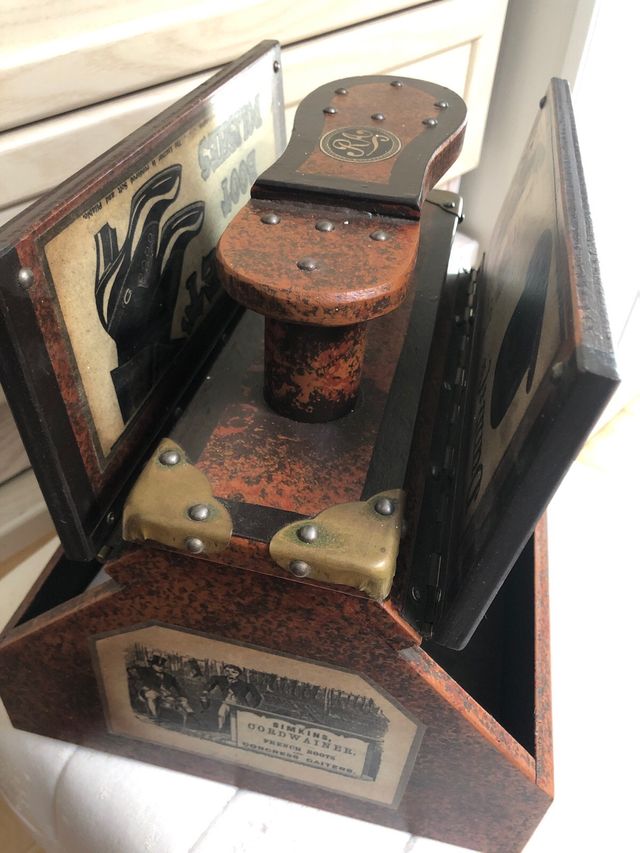 Zapatero vintage Dunn & Co. y Lotus