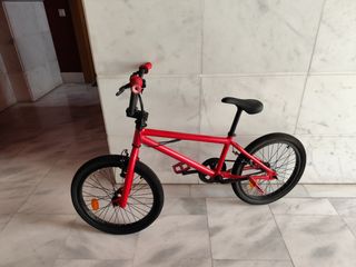 Bicicleta BMX roja