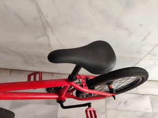 Bicicleta BMX roja