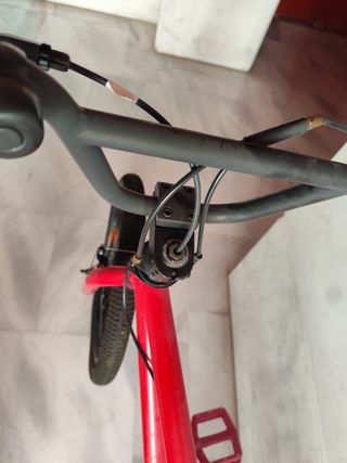 Bicicleta BMX roja