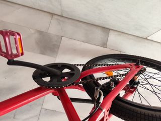 Bicicleta BMX roja
