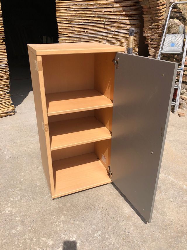 Armario madera beige y gris